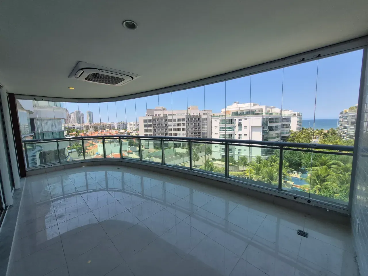 Furnished apartment with 5 bedrooms and shared pool area — photo 3