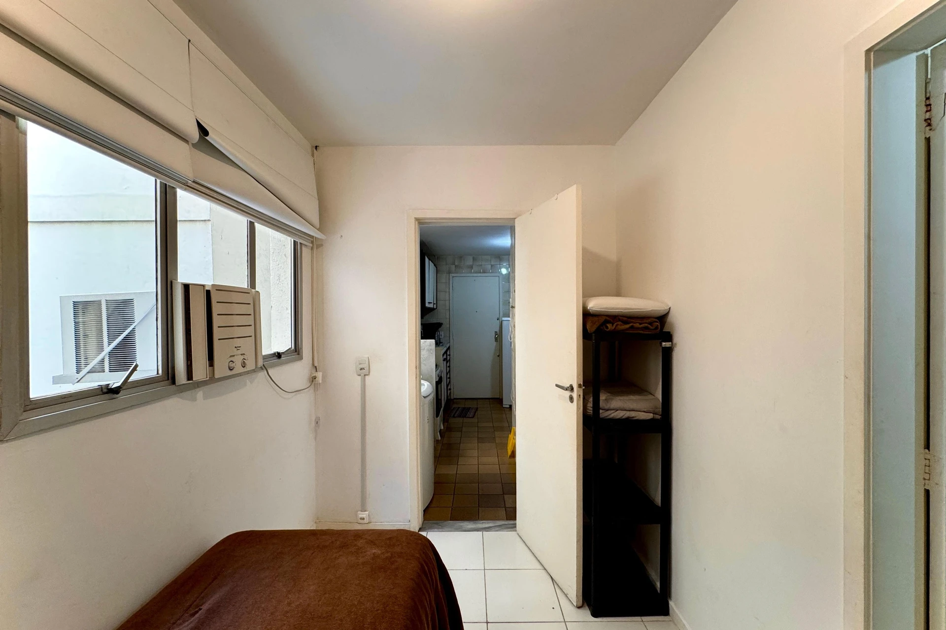 Furnished apartment, 96 m², with a glass-enclosed balcony — photo 26