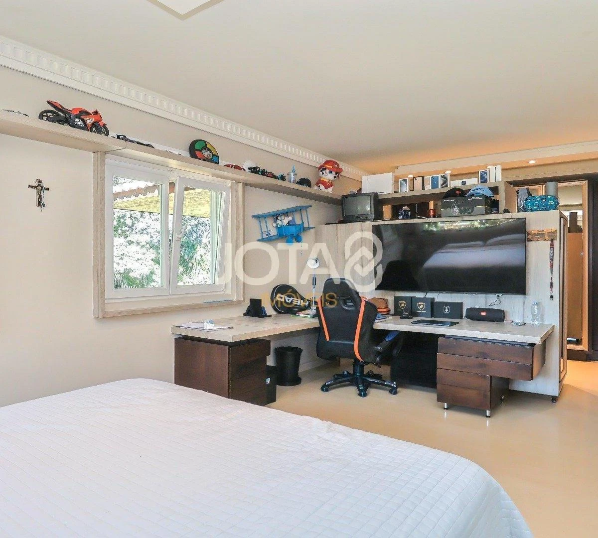 House with 5 suites, 8 baths and 6 parking spaces — photo 23