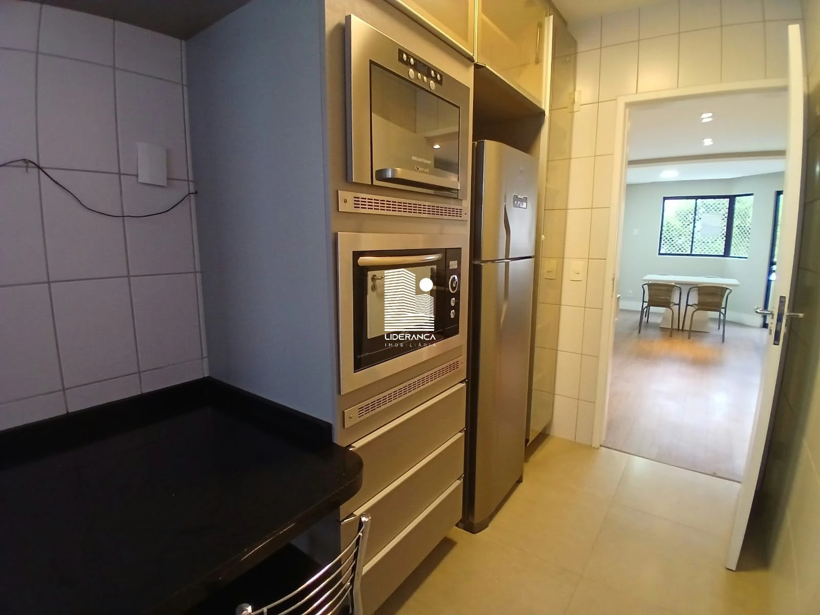 Apartamento com piso de madeira ou laminado, Centro — photo 19