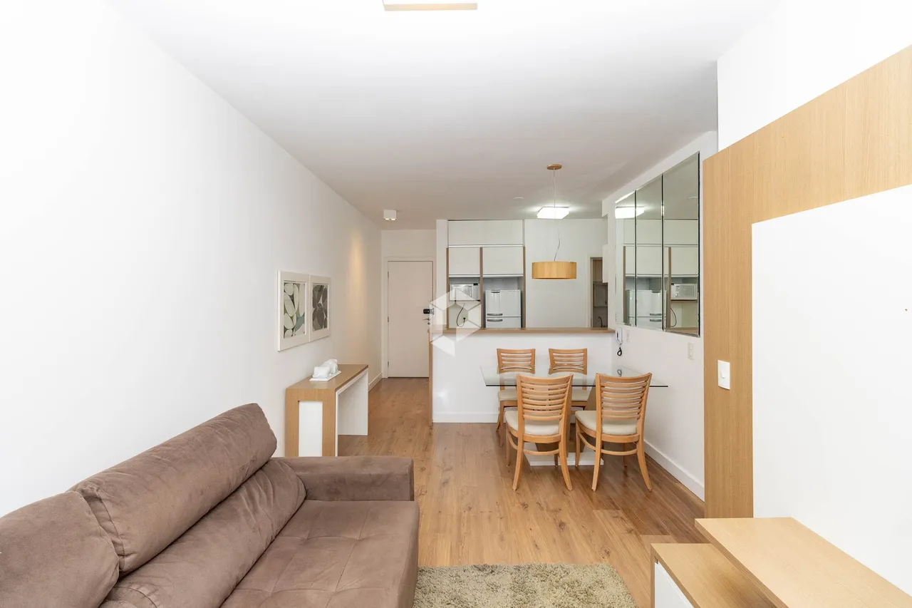 Furnished 2-bedroom apartment with balcony — photo 15