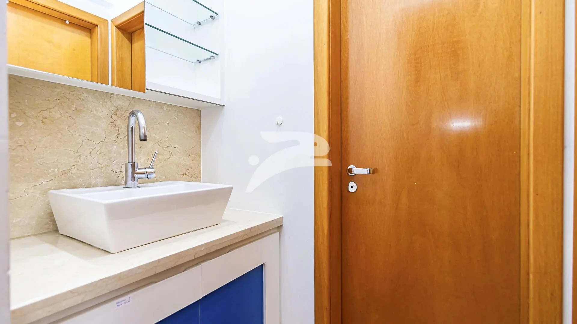 Furnished 1-bedroom apartment with covered parking — photo 10