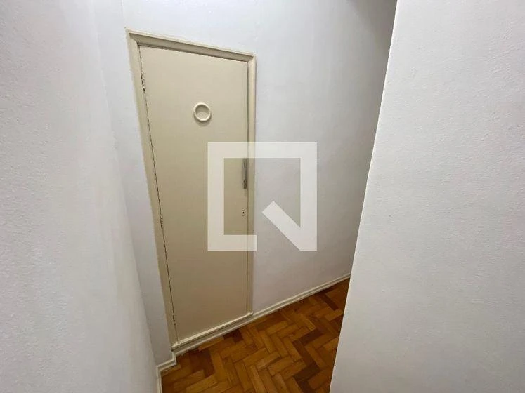 Wood or laminate floors in a one-bedroom apartment, 50 m² — photo 26