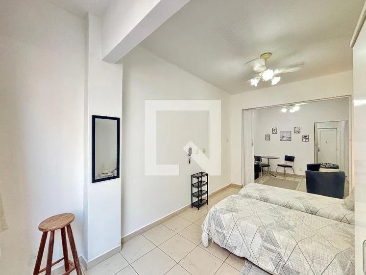 One-bedroom apartment with a washing machine — photo 8