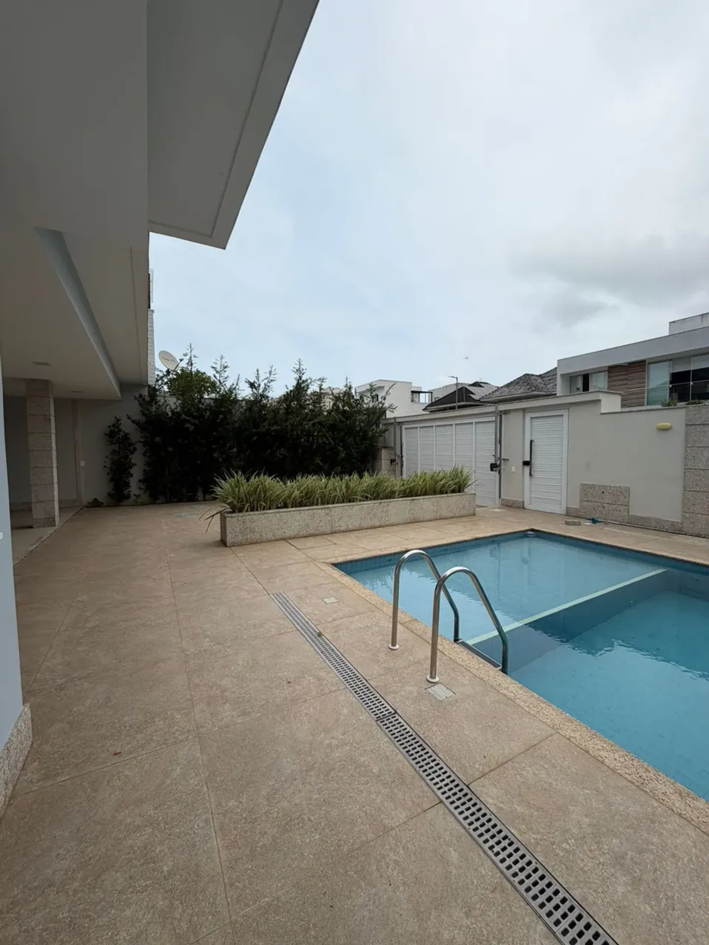 Rental house with 4 bedrooms, 5 baths and 360 m² — photo 7