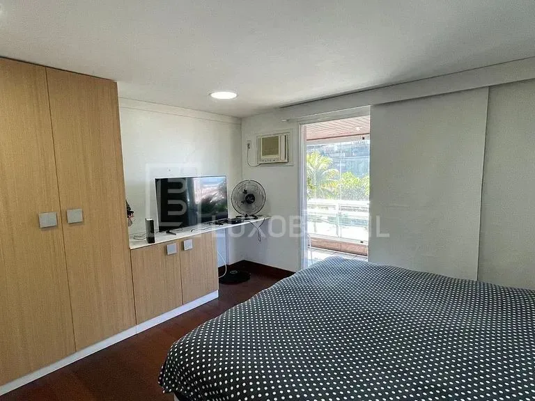 Apartamento com varanda envidraçada e 4 quartos — photo 16