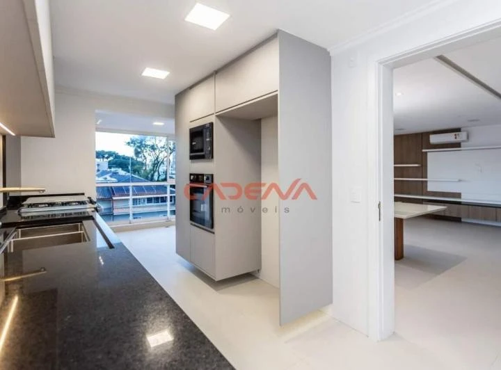 4-bedroom apartment (2 en-suites) with 3 parking spots — photo 2