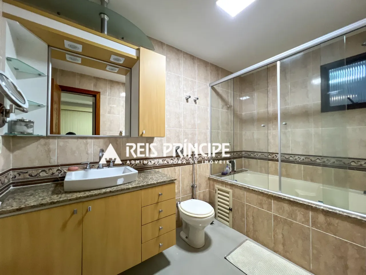 Furnished apartment with 5 bedrooms and a balcony — photo 15