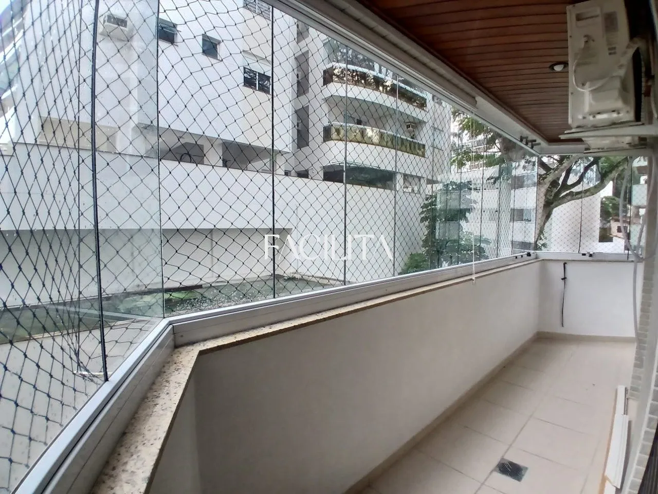 Apartamento de 3 dormitorios con baño en suite y balcón — photo 35