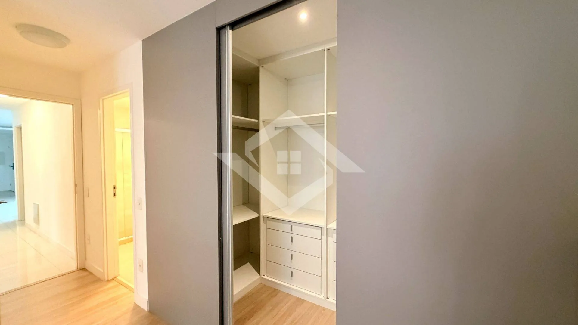 3-bedroom apartment in a building with a sauna — photo 10