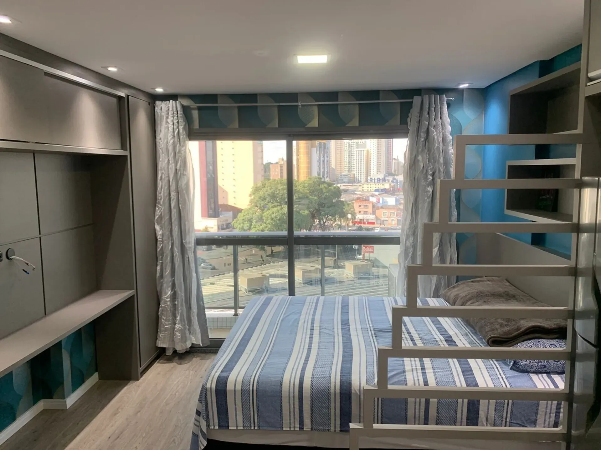 Меблированная квартира с 1 спальней и 58 м²