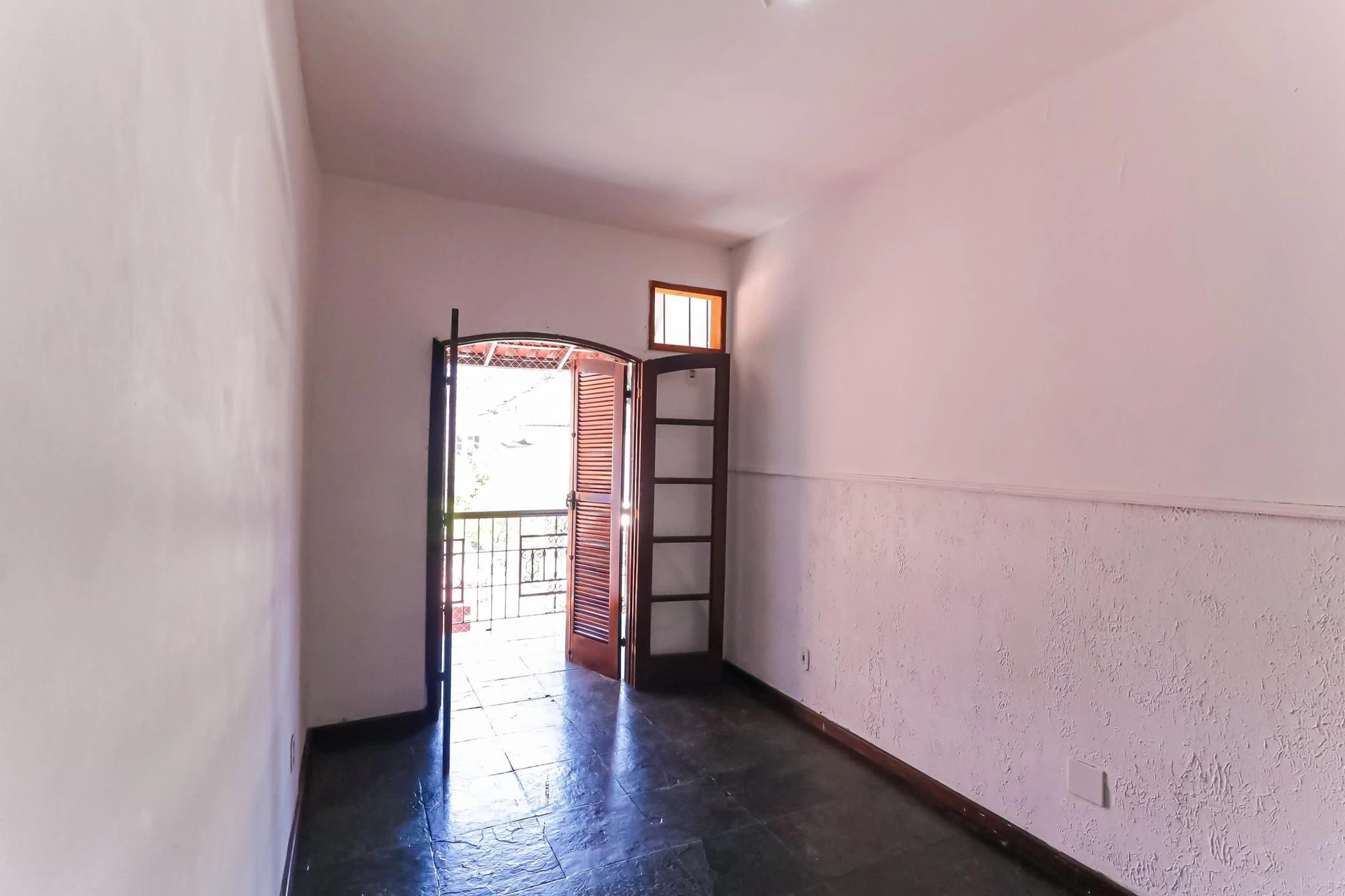 House, 240 m², with a jacuzzi — photo 8