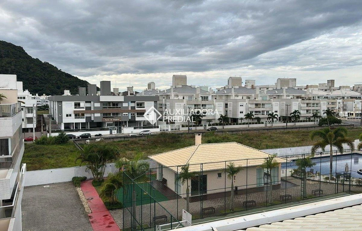 Apartment, 98 m², with a grill on the balcony — photo 14