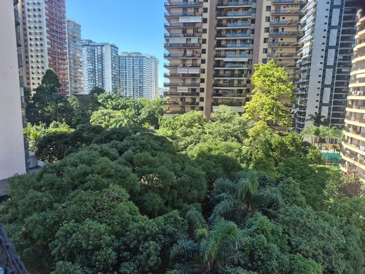 140 m² apartment with 3 bedrooms and an enclosed balcony — photo 25