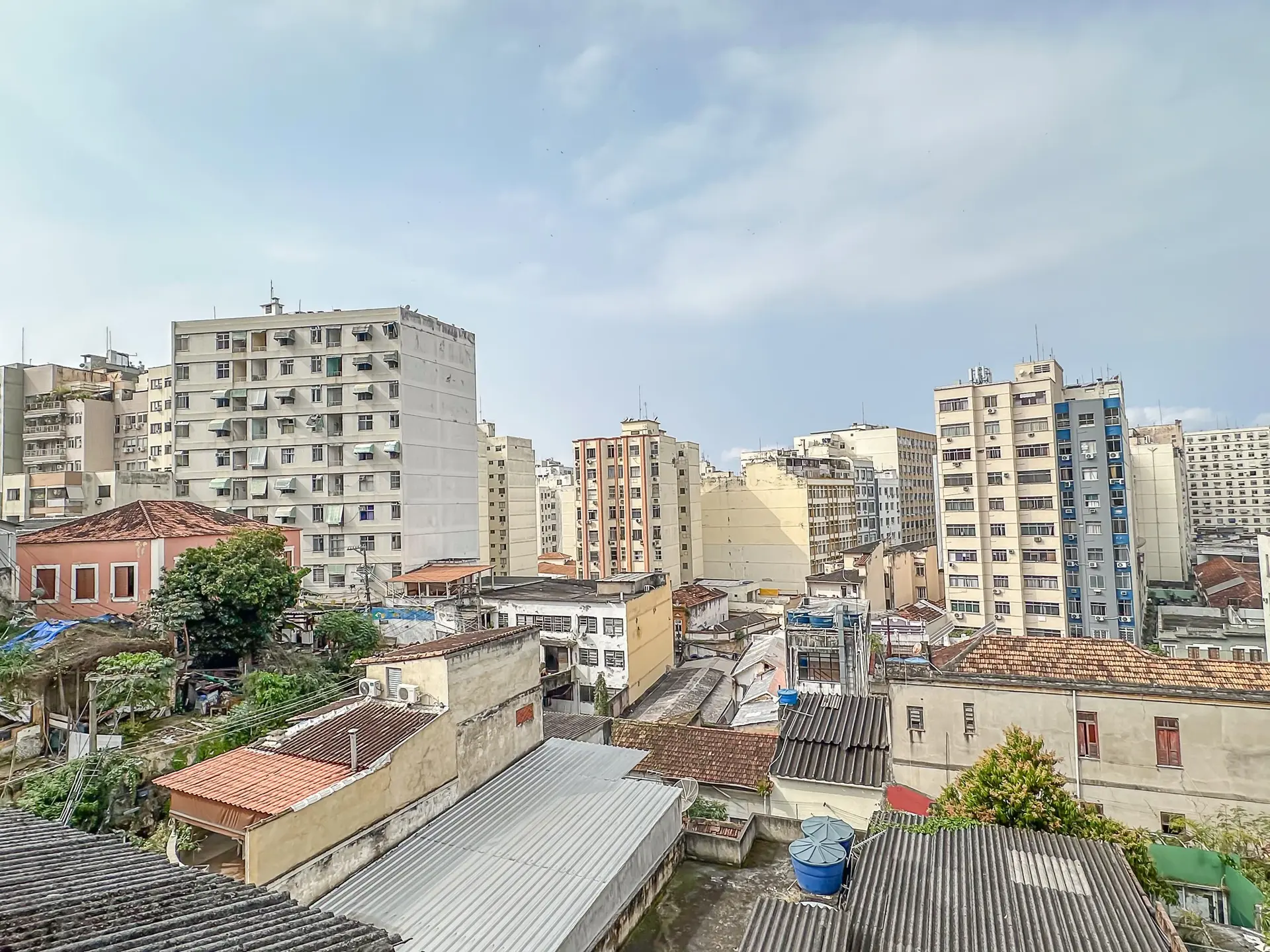Furnished 2-bedroom apartment with a balcony — photo 38