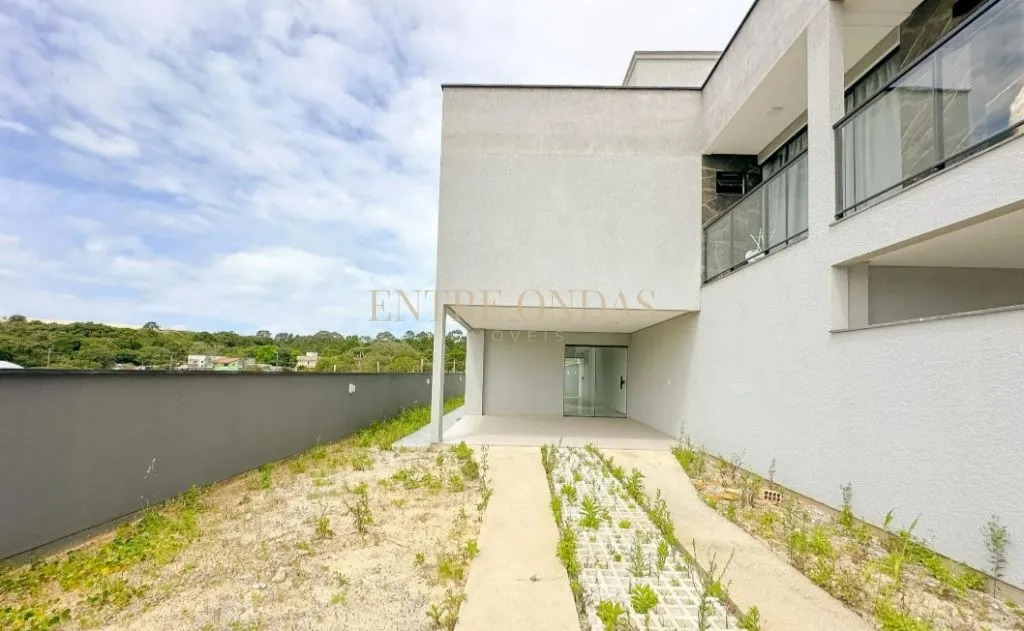 3-bedroom house with a mountain view in Florianópolis — photo 13