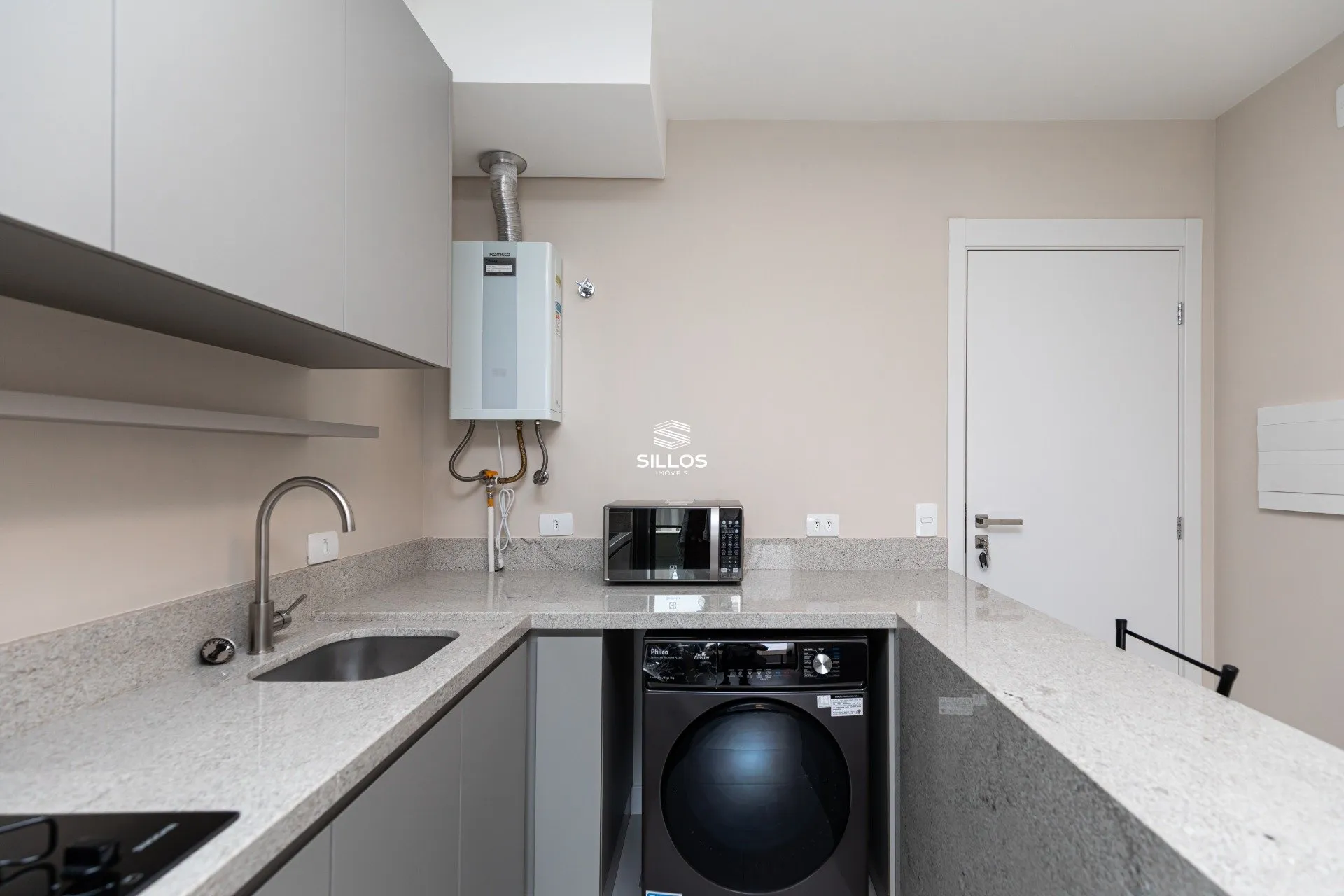 One-bedroom apartment with a washing machine — photo 15