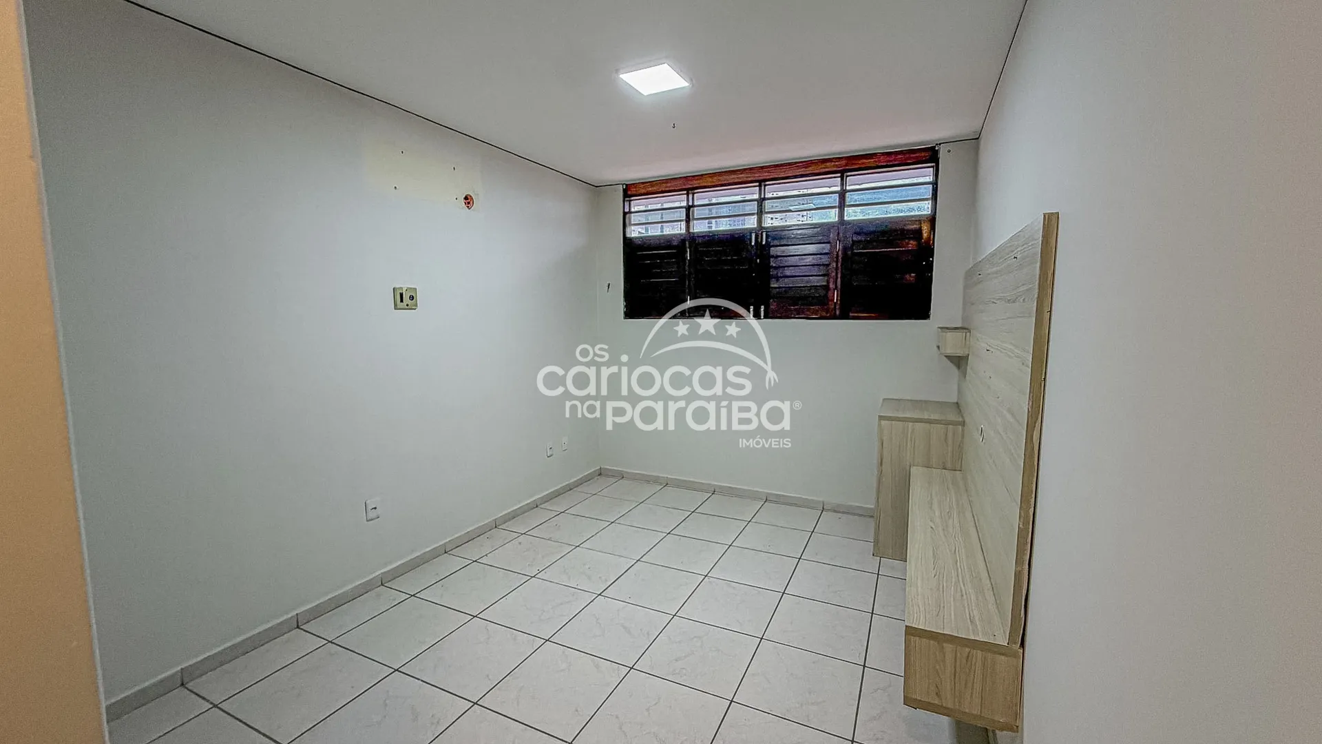 Casa con 3 suites y 5 plazas de garaje con jardín — photo 3
