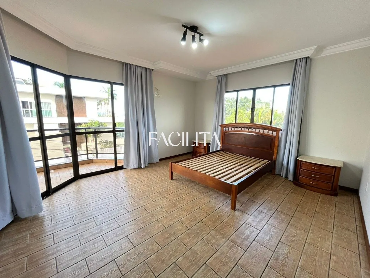 Furnished 456 m² house with 3 en-suite bedrooms and pool — photo 10