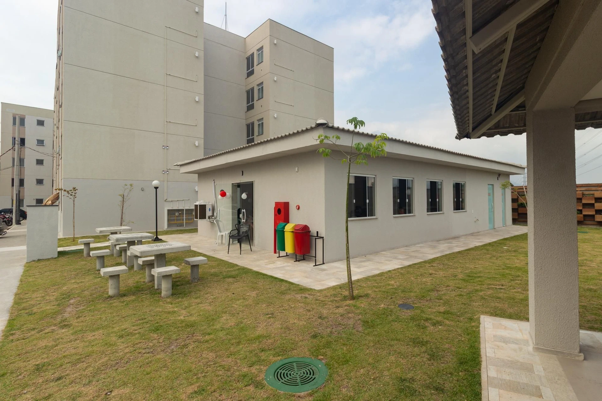 Apartamento de 2 quartos em condomínio com piscina — photo 37