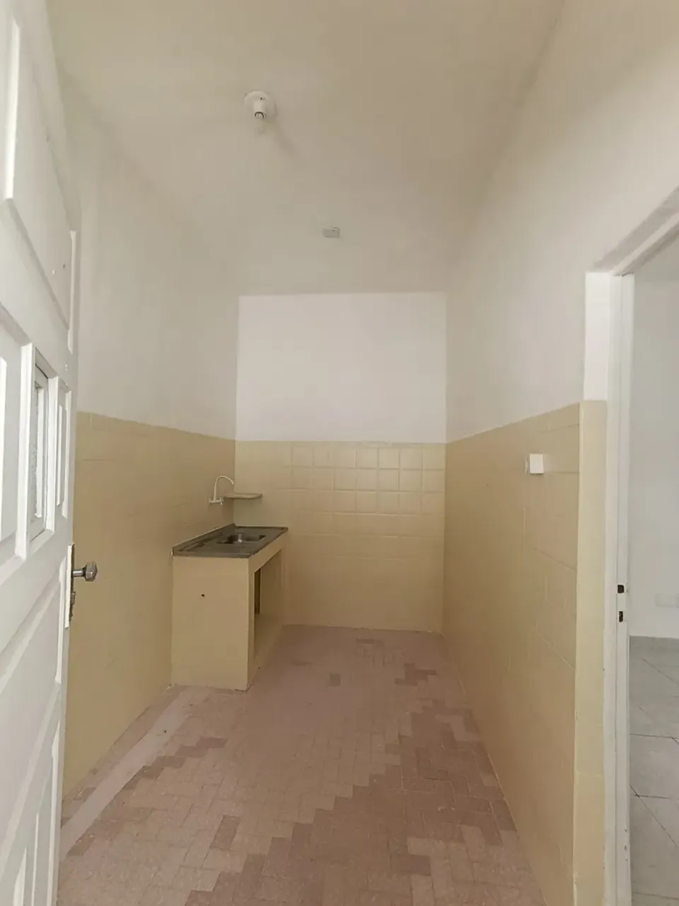 Unfurnished house-style apartment with 1 bedroom and 1 bath — photo 2