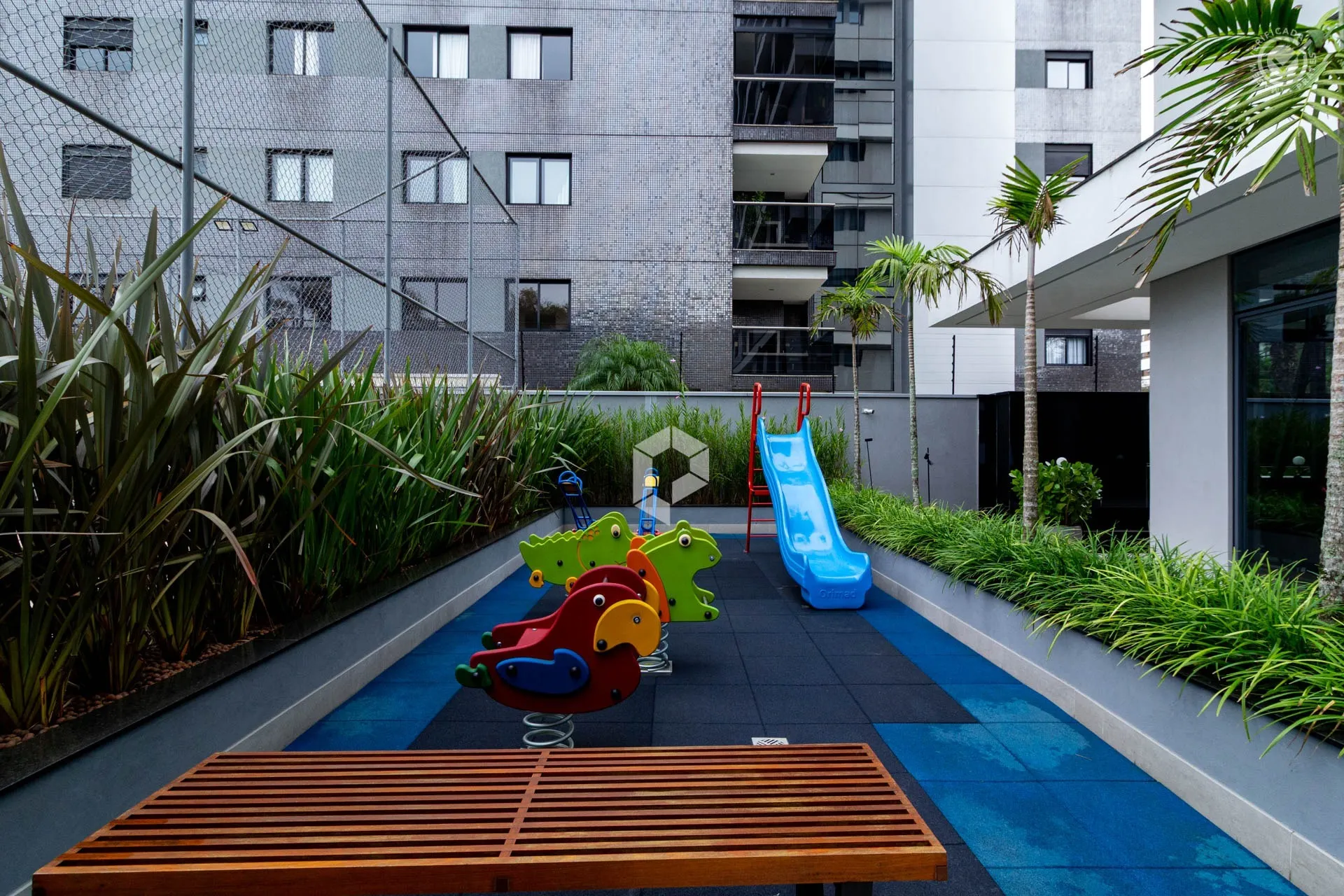 3-bedroom apartment with 3 en-suite bathrooms and 245 m² — photo 24