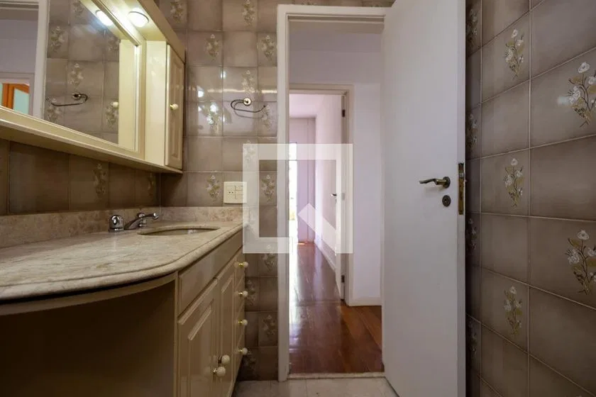 Apartment, 77 m², with wood or laminate floors — photo 28