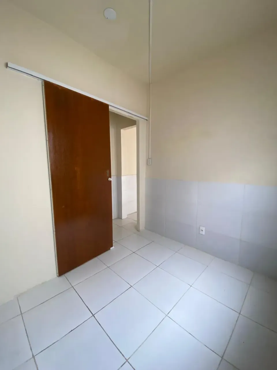 Unfurnished house with 2 bedrooms and fitted kitchen — photo 2