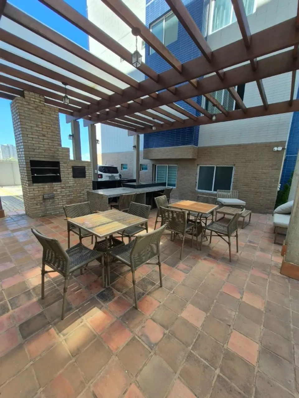 2-bedroom apartment in a building with a gym — photo 10