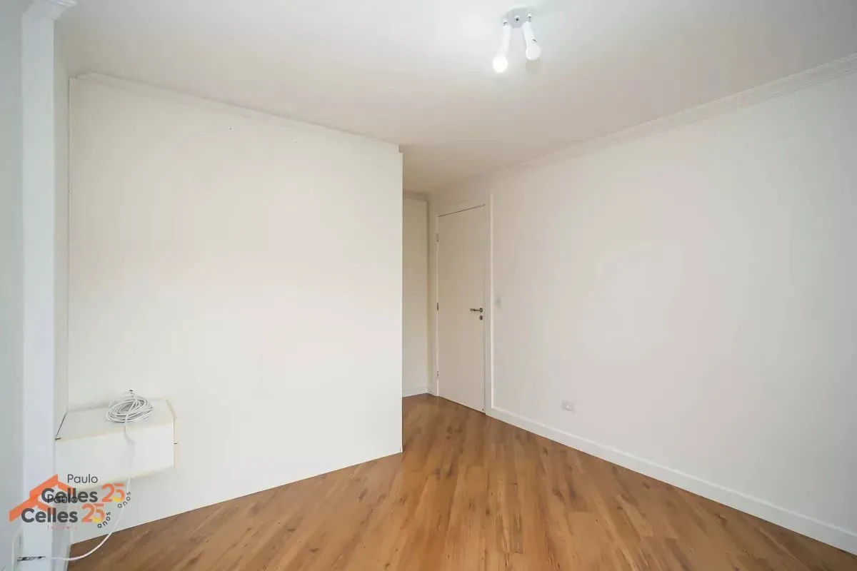 3-bedroom apartment with a grill on the balcony in Curitiba — photo 14
