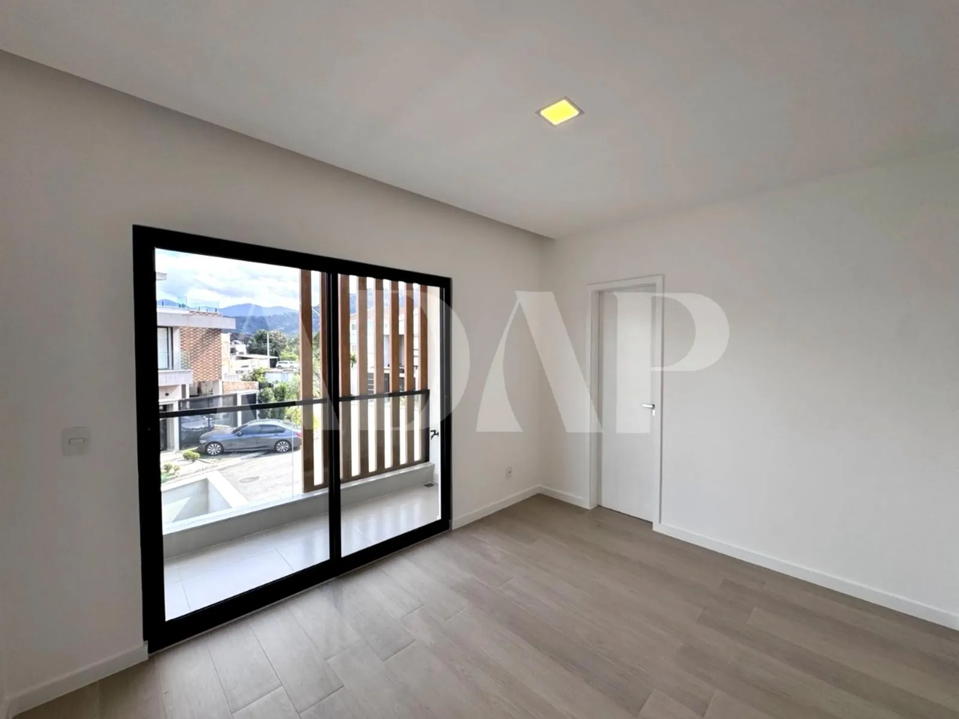 4-bedroom apartment with a mountain view in Rio de Janeiro — photo 11