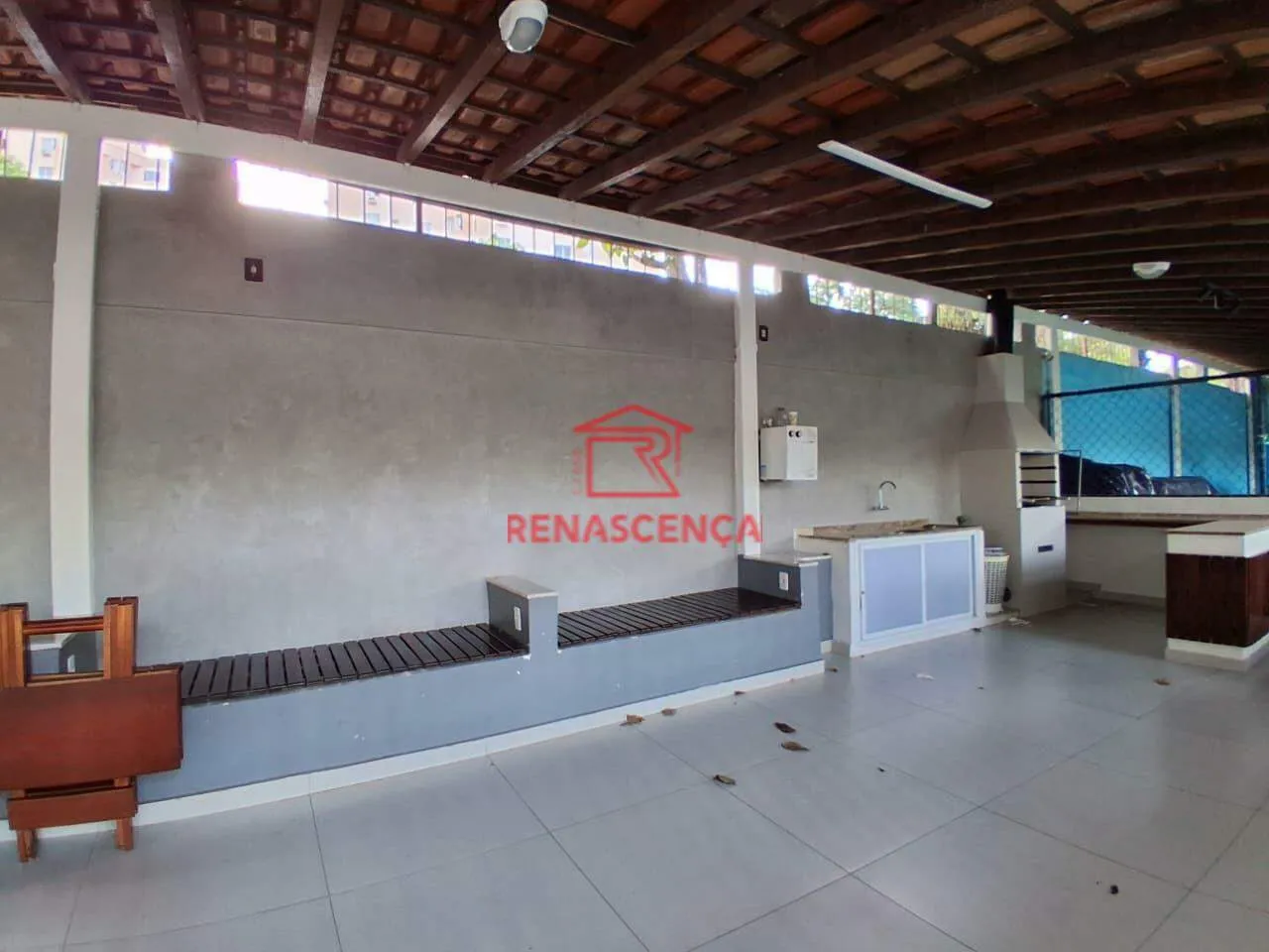 3-bedroom apartment in a building with a pool — photo 4