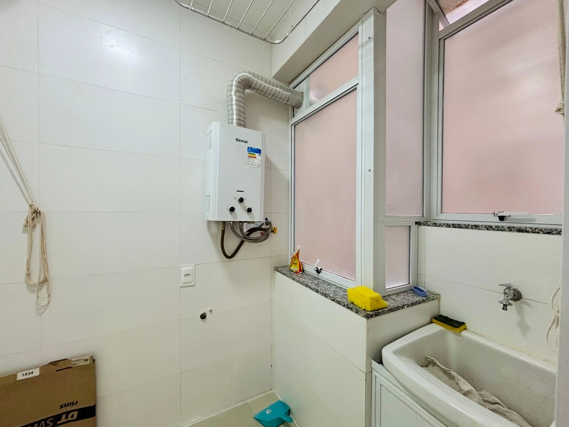 Bathtub in a 3-bedroom apartment, 84 m² — photo 8