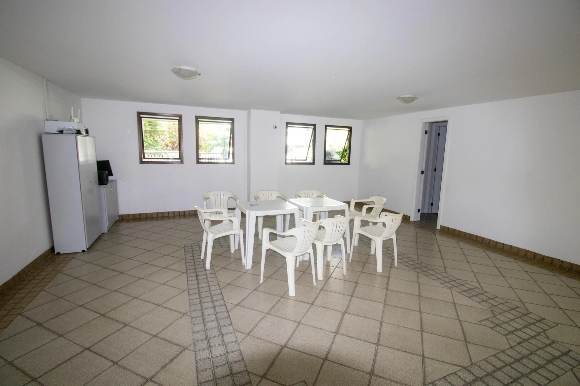 Furnished apartment with 3 bedrooms and a balcony — photo 30