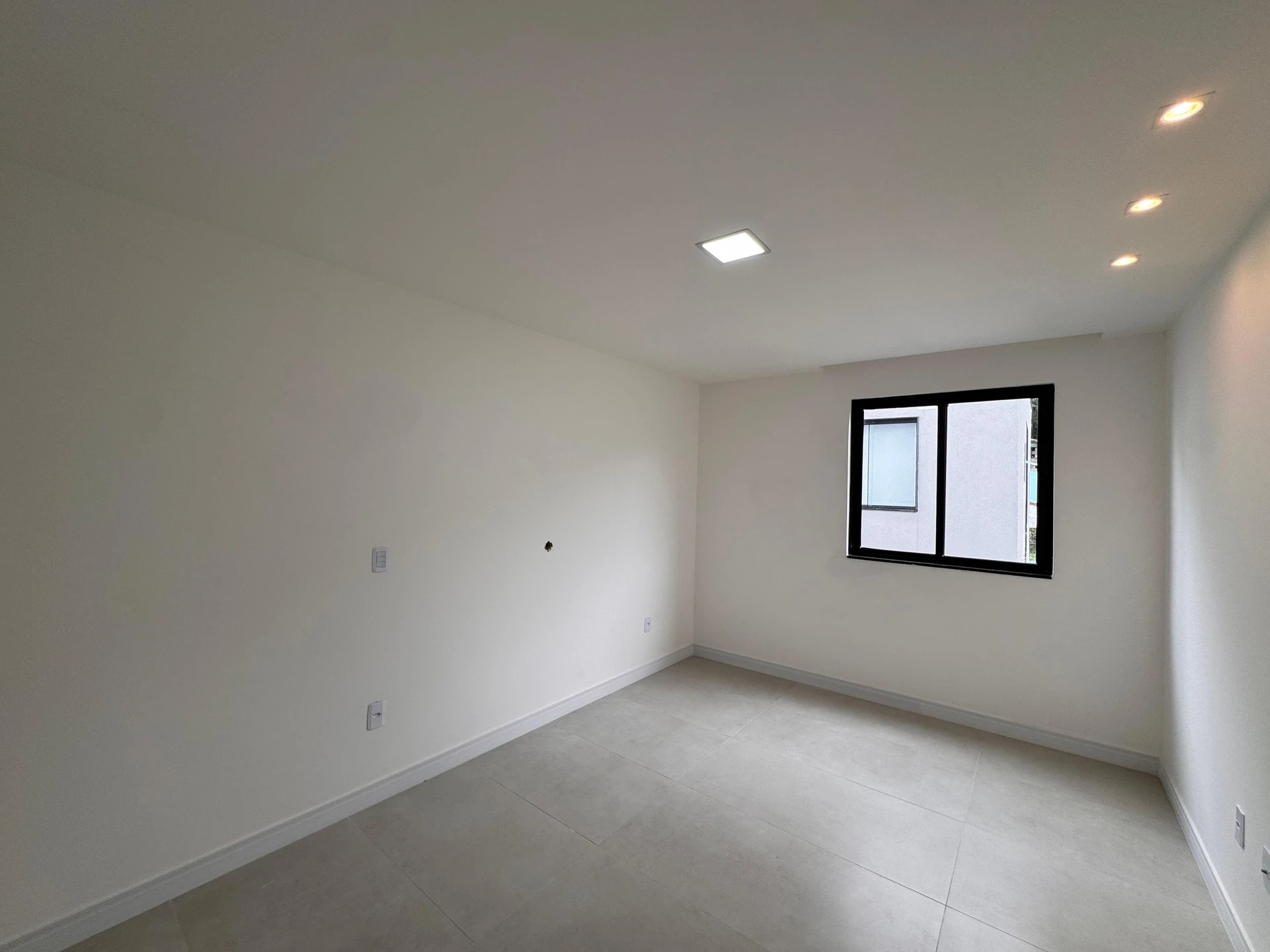 Condo house with 4 en-suite bedrooms and private yard — photo 47