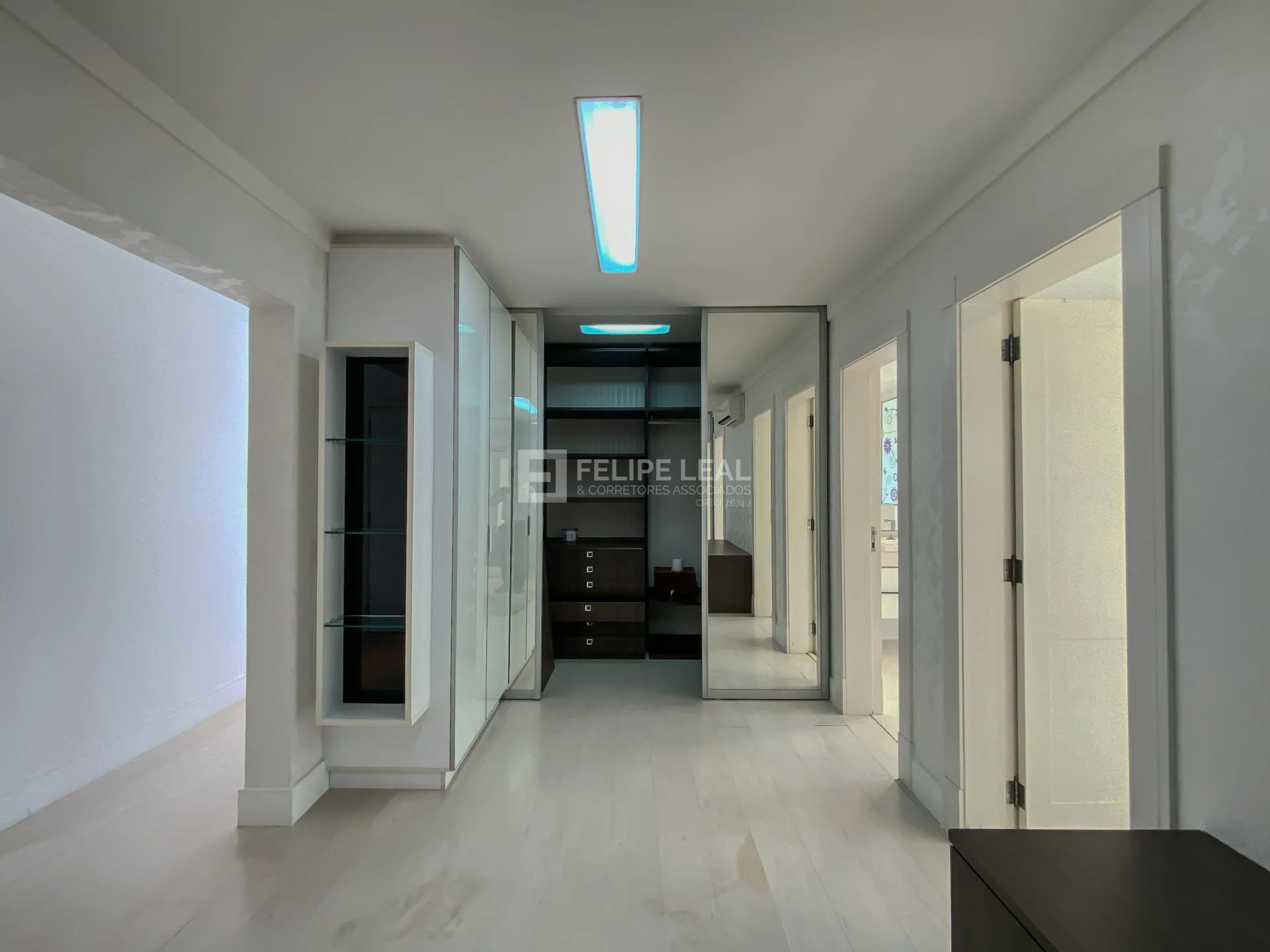 Casa em condomínio com 9 dormitórios e 8 suítes — photo 66