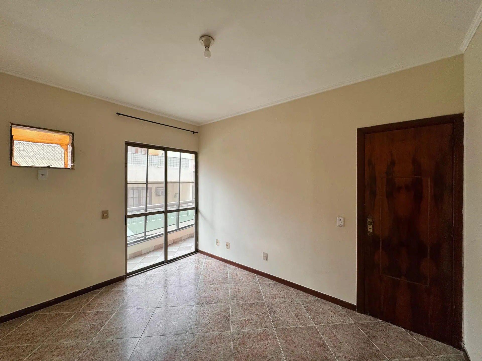 Unfurnished 3-bedroom apartment with enclosed balcony — photo 26