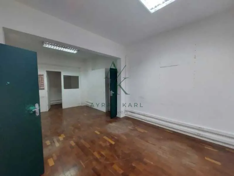 1-bedroom apartment with 5 bathrooms and a separate kitchen — photo 19