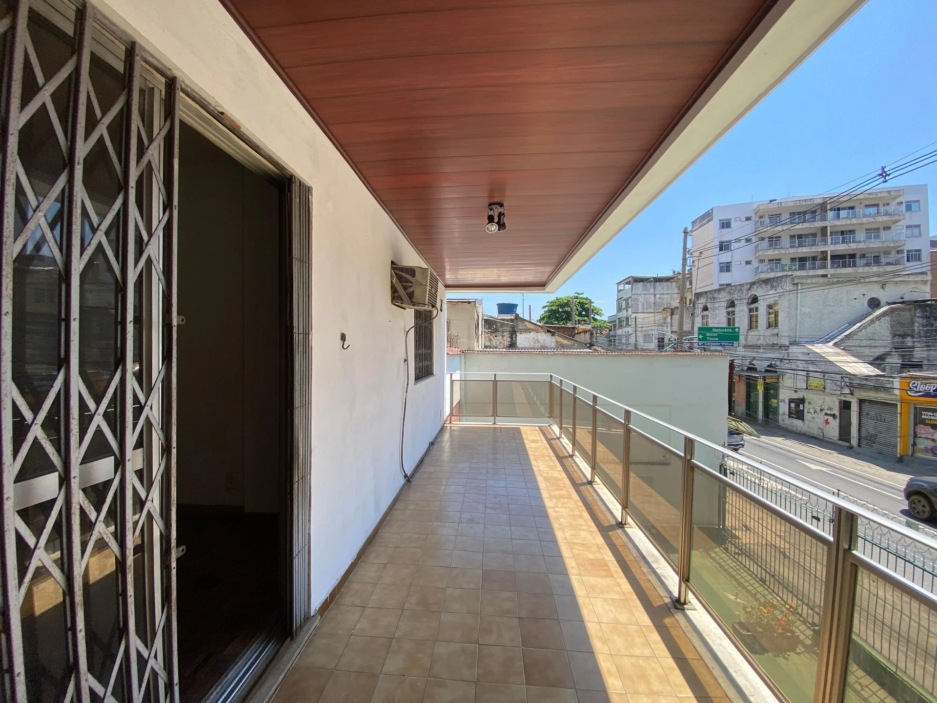 Apartment, 92 m², with wood or laminate floors — photo 8