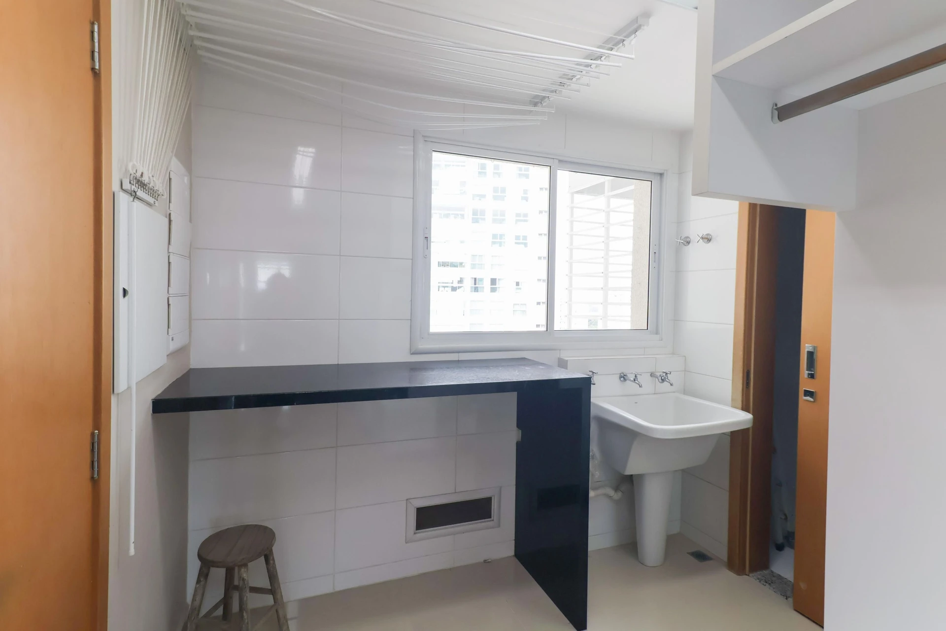 Furnished apartment, 266 m², with a bathtub — photo 57
