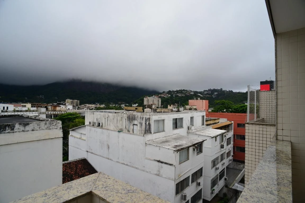 Furnished apartment, 300 m², with a glass-enclosed balcony — photo 22