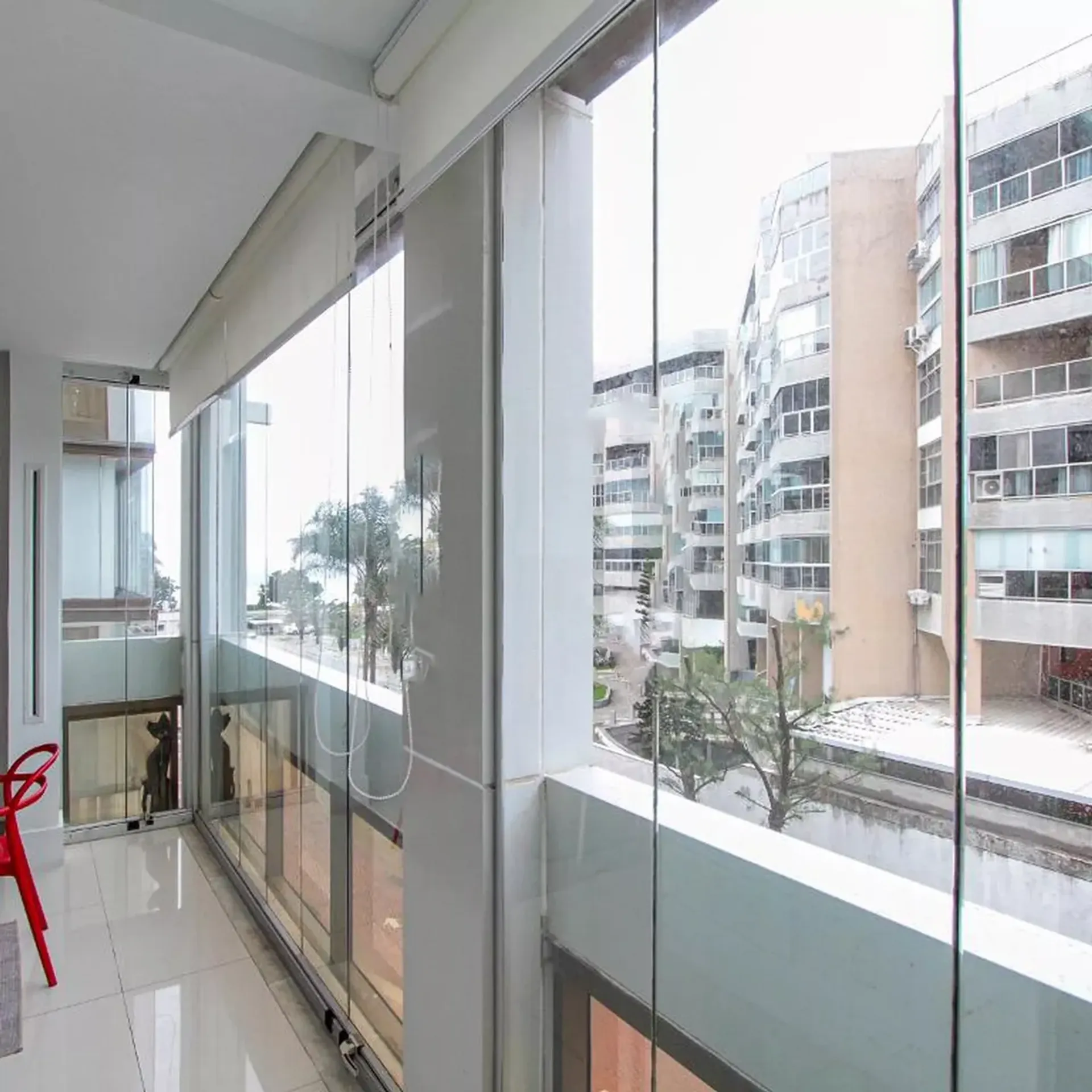 Furnished apartment, 105 m², with a glass-enclosed balcony — photo 13