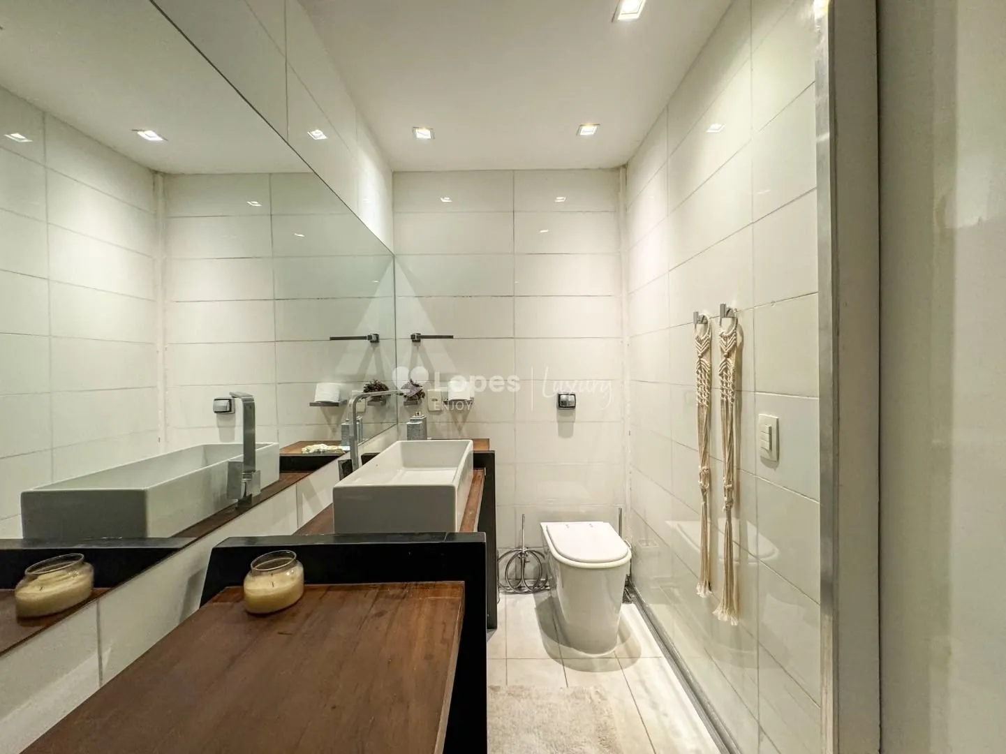 House with 5 en-suite bedrooms, 8 baths and 3 parking — photo 27