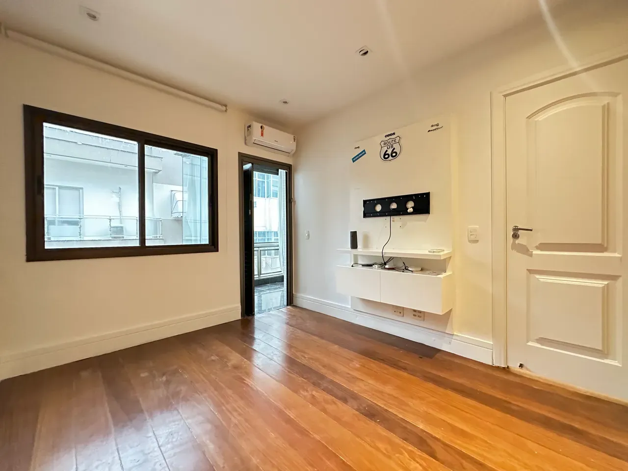 Furnished apartment, 268 m², with a water view — photo 47
