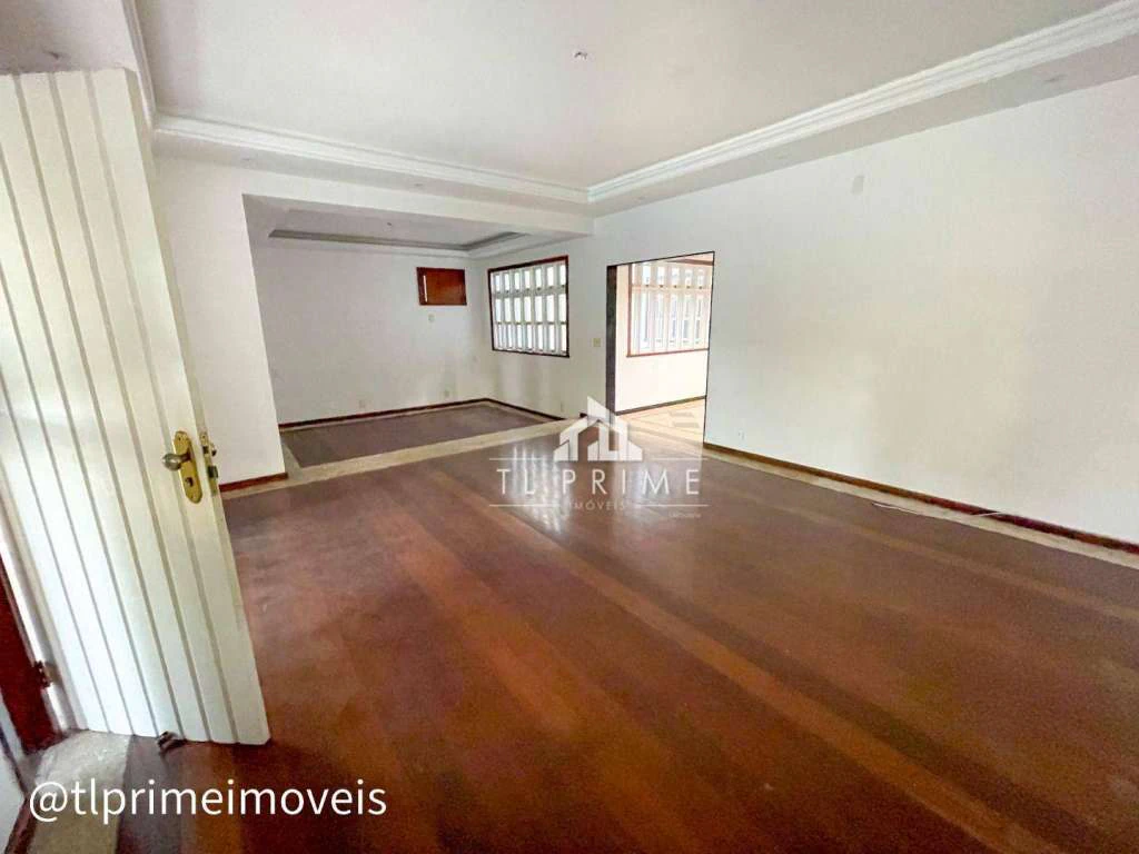 House in a gated community with 4 bedrooms and 600 m² — photo 6