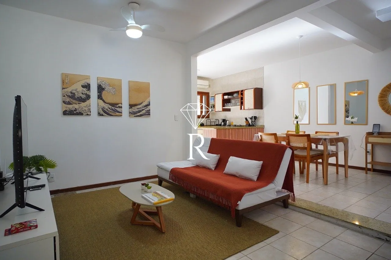 Condominium house with an open kitchen and gas stove