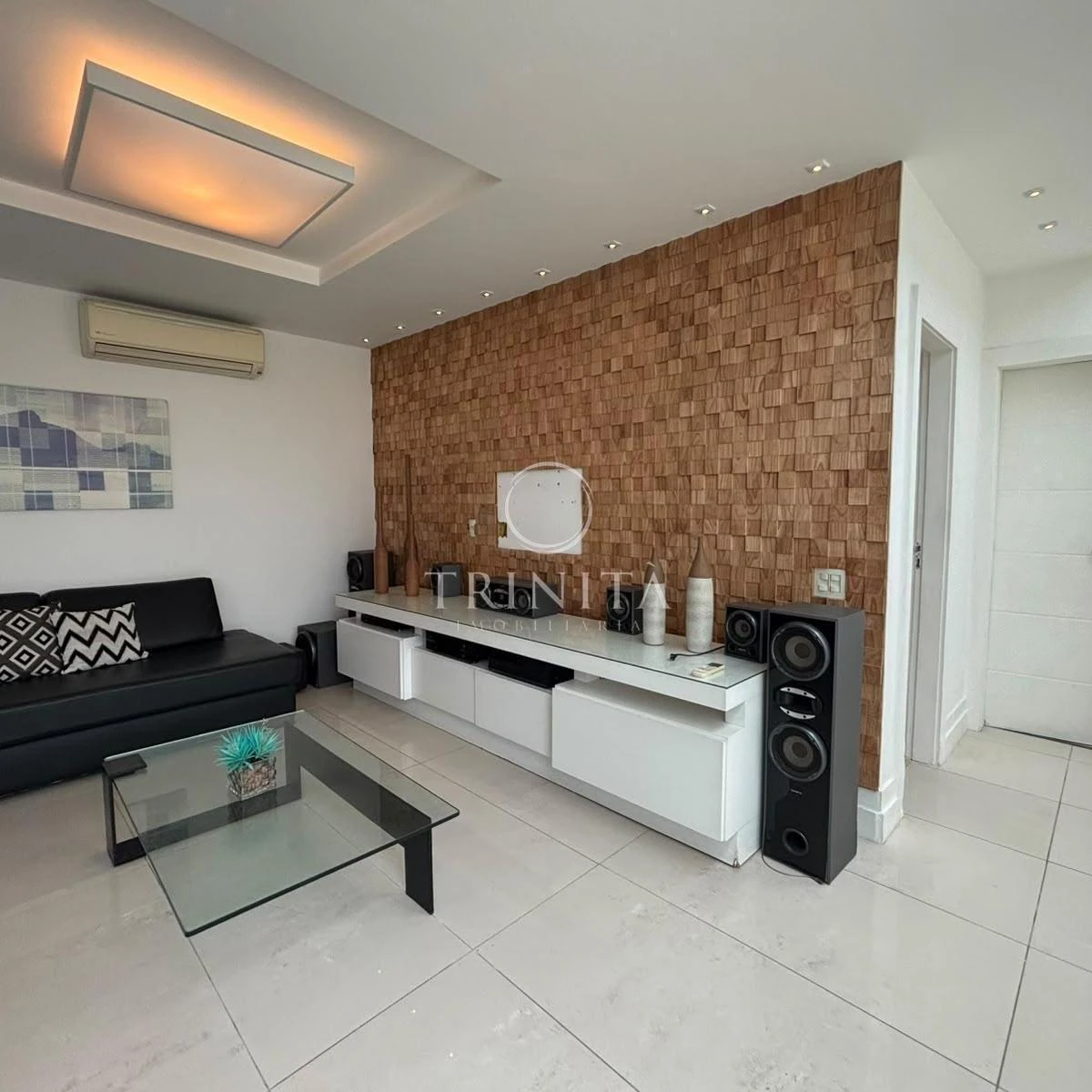 Furnished apartment with 4 en-suite bedrooms and balcony — photo 34