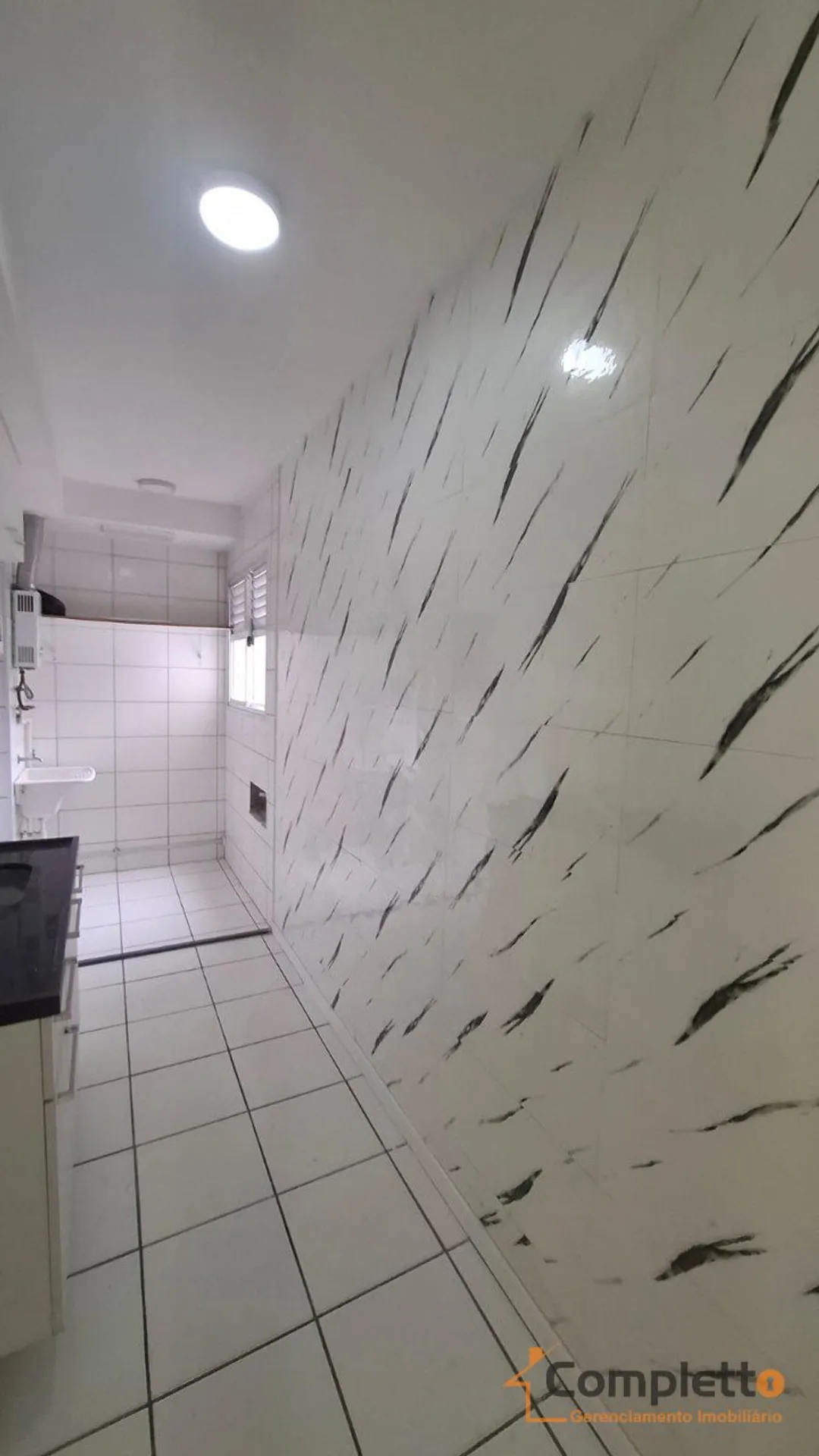 2-bedroom apartment in a building with a gym — photo 7