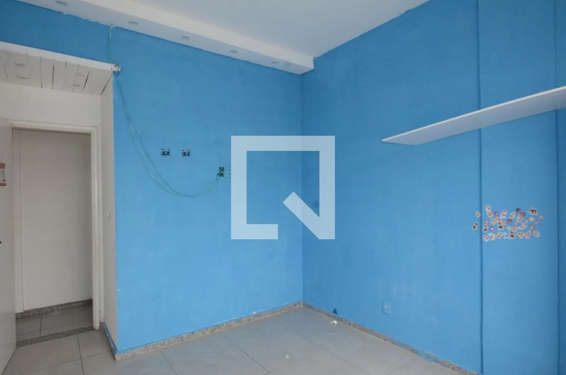 2-bedroom apartment with glass-enclosed shower — photo 6
