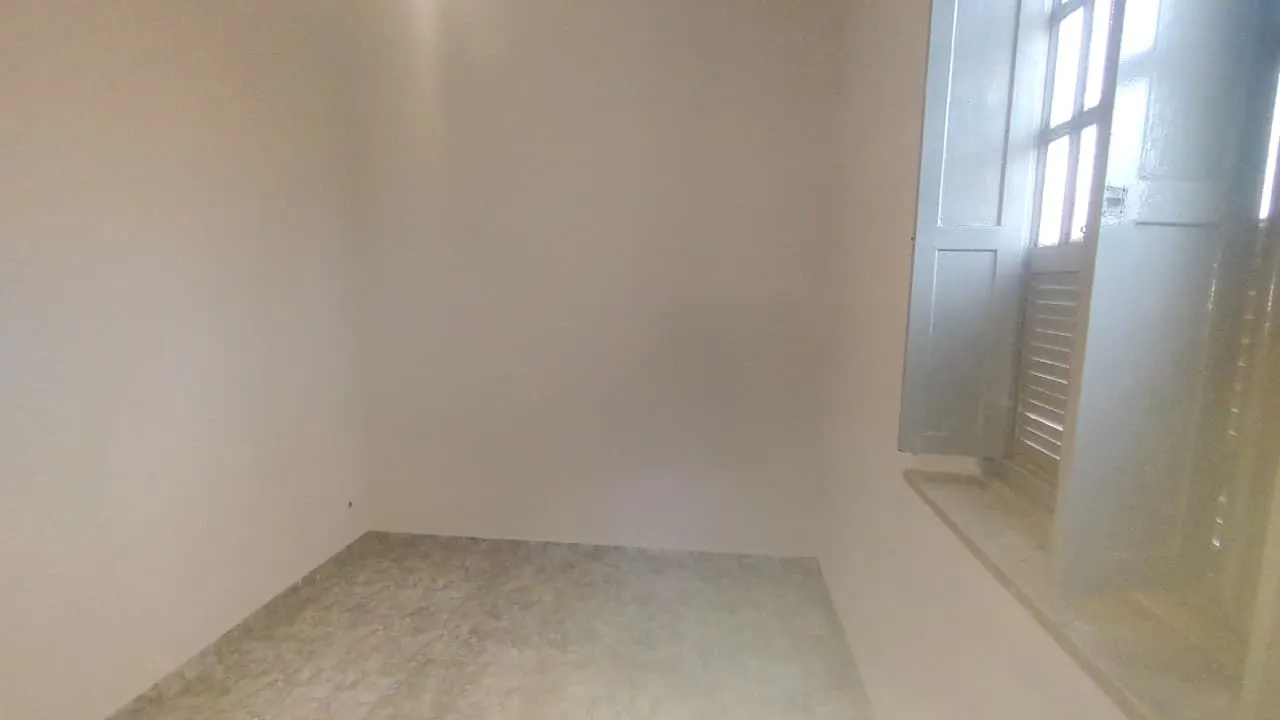 Casa sem mobília com 2 quartos e cozinha separada — photo 38